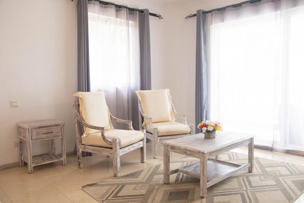 Апартаменты Hibiscus Beach Resort & Spa 3*