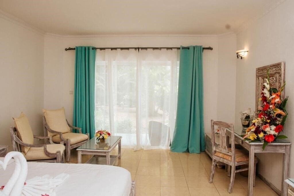 Вид Hibiscus Beach Resort & Spa 3*