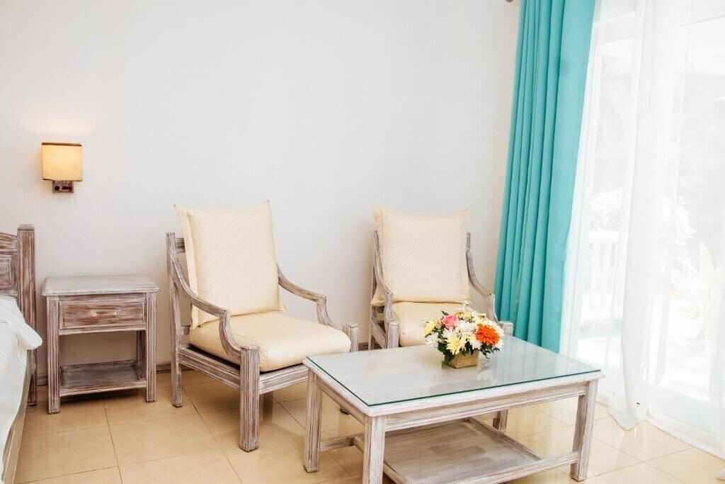 Территория Hibiscus Beach Resort & Spa 3*