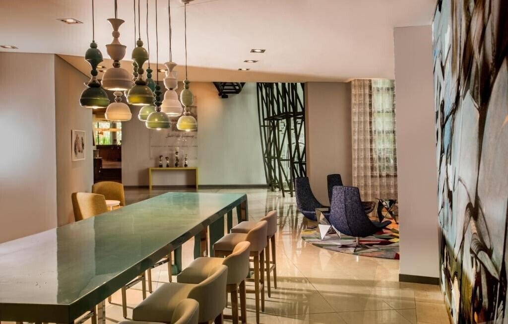 Панорама Hennessy Park Hotel 4*