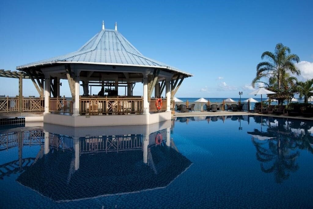 Вид Pearle Beach Resort 3*