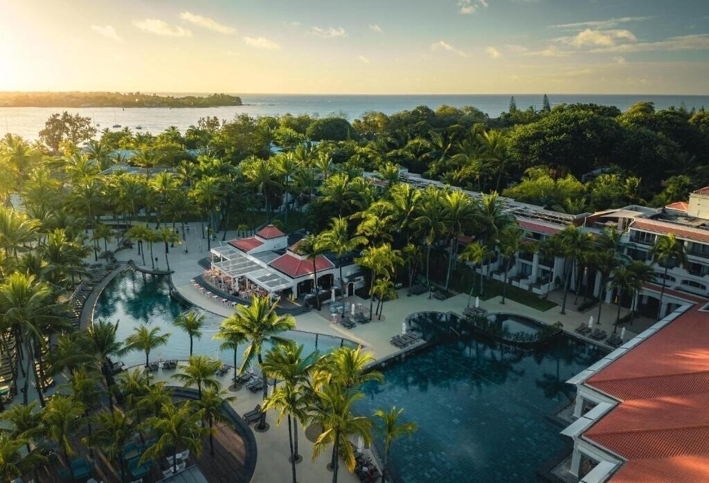 Отель Mauricia Beachcomber Resort & SPA 4*