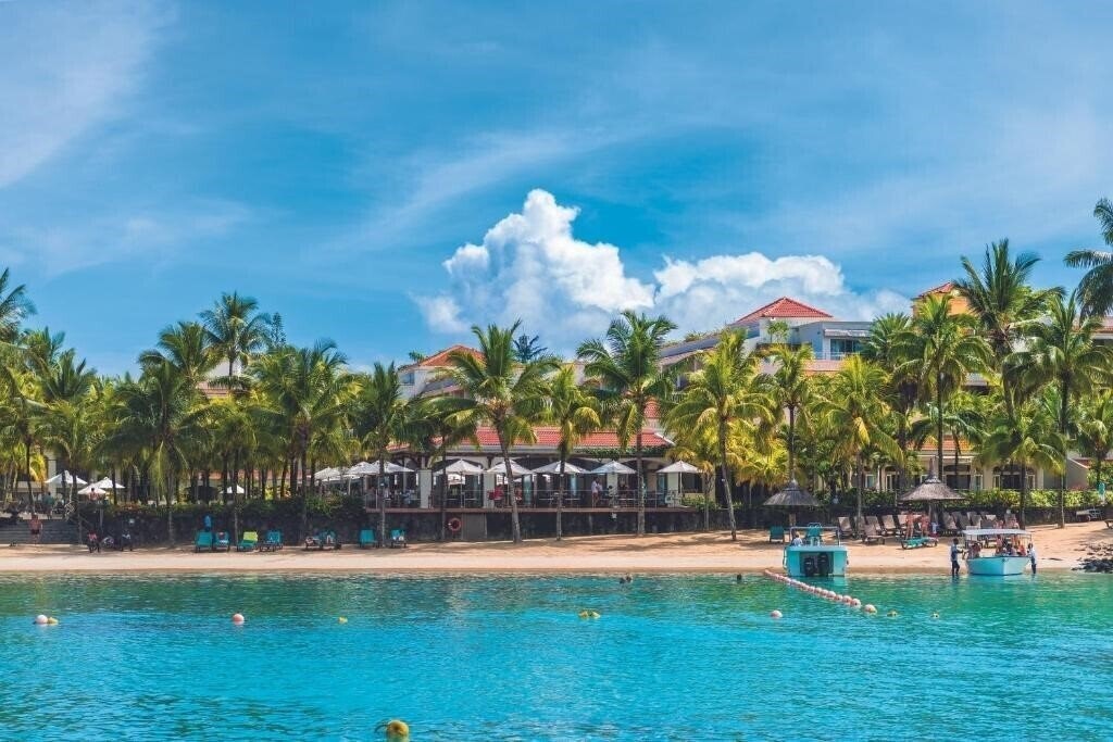 Апартаменты Mauricia Beachcomber Resort & SPA 4*