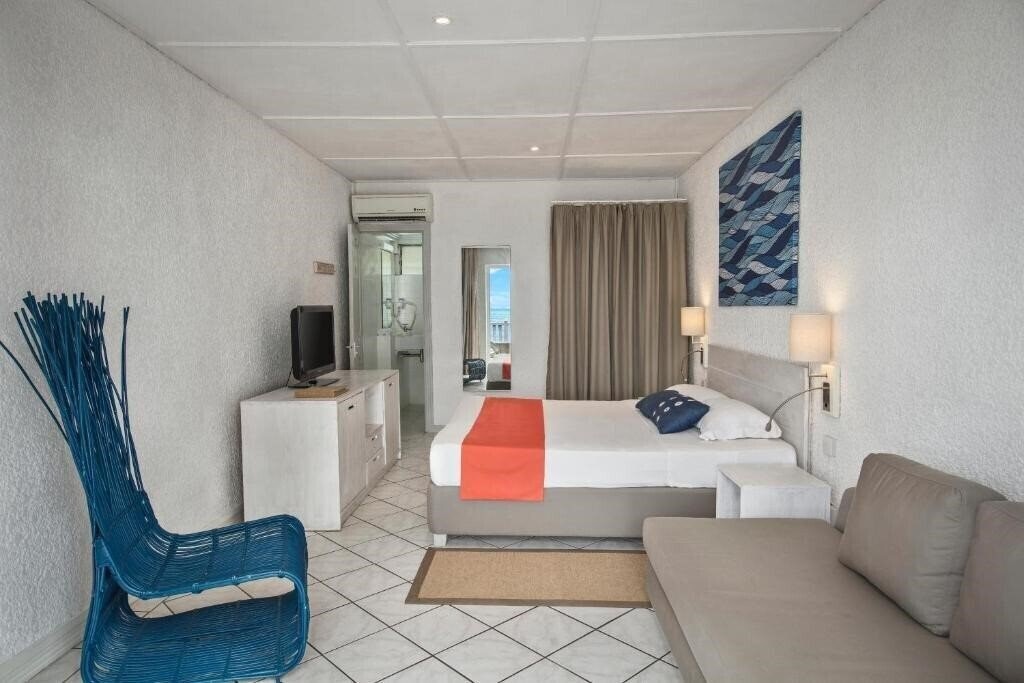 Апартаменти Astroea Beach 3*