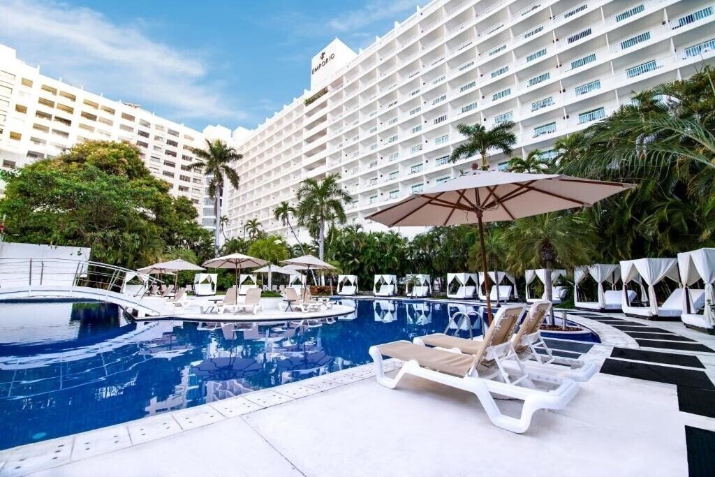 Отель Emporio Acapulco 3*