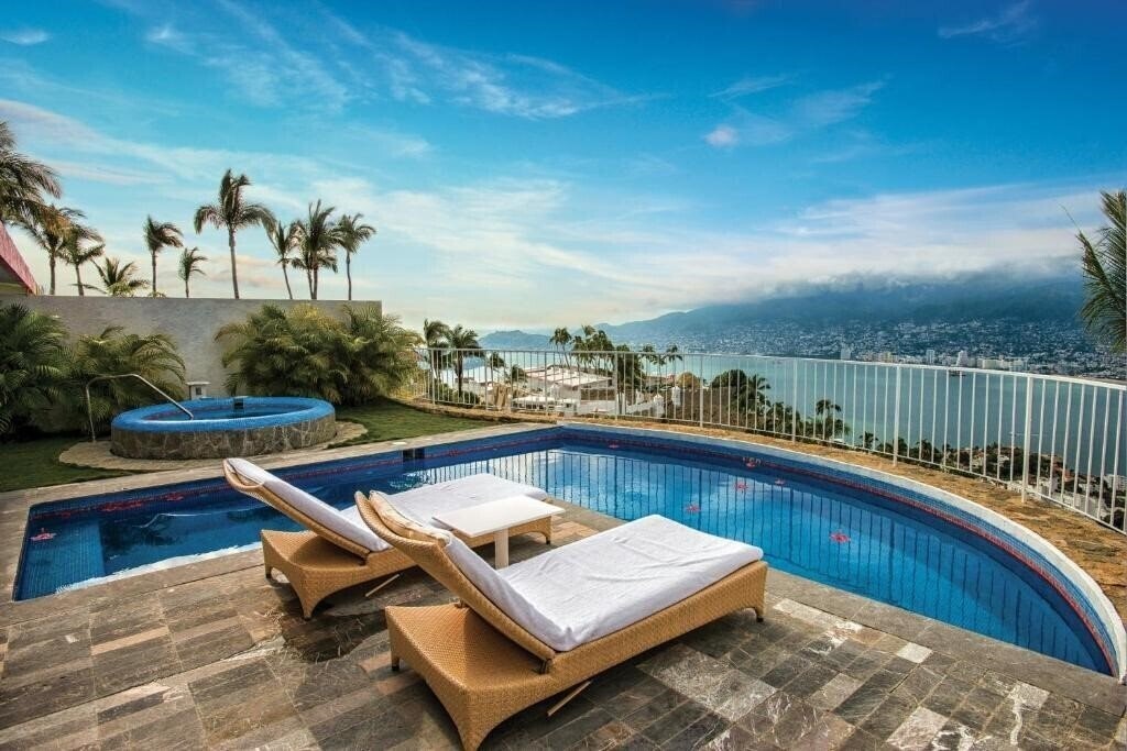 Готель Las Brisas Acapulco 5*