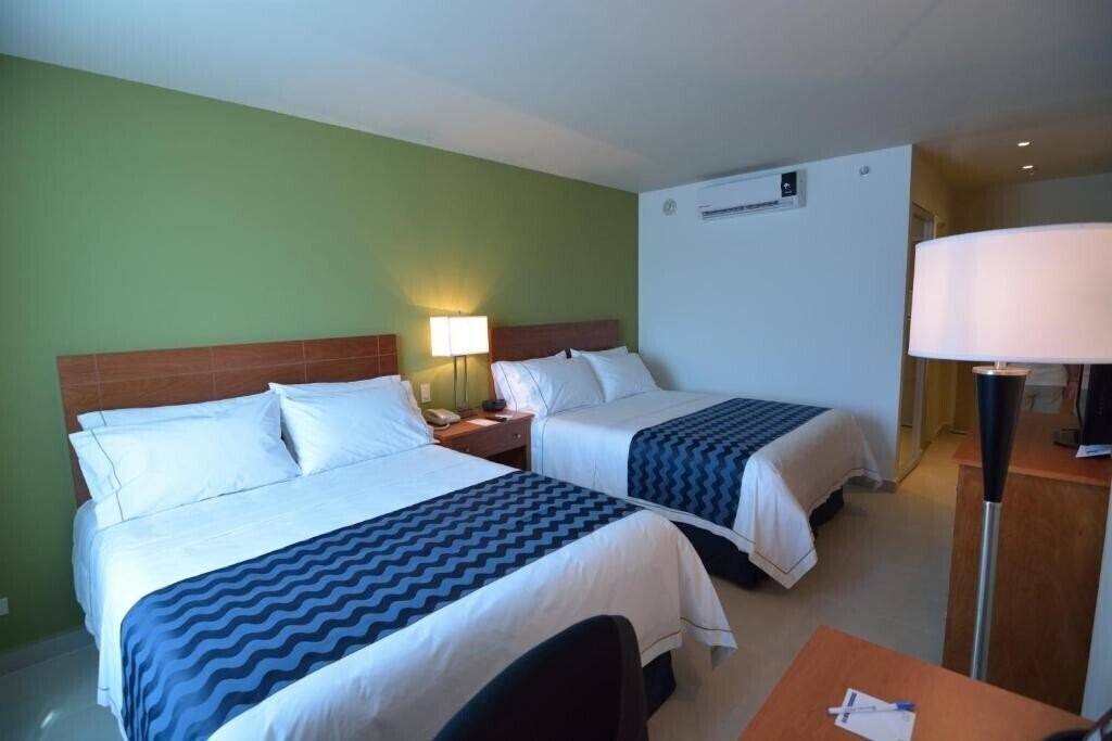 Апартаменти Holiday Inn Express Cabo San Lucas 5*