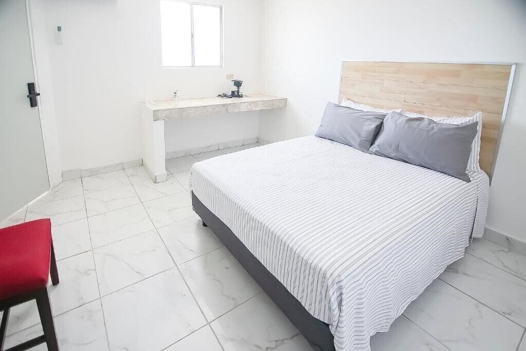 Картинка OYO Hotel Plaza Las Torres, Cabo San Lucas 2*