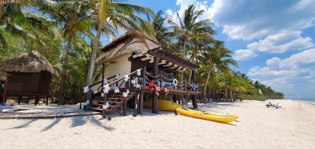 Панорама Aak-Bal Beach Condos 3*