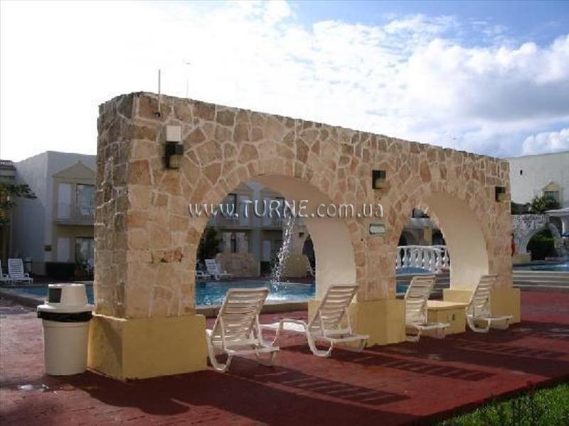 Территория Holiday Inn Express 3*