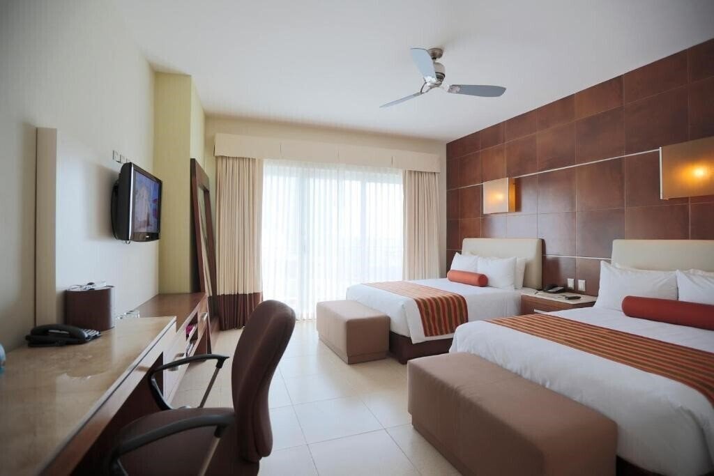 Панорама Krystal Urban Cancun Centro 4*