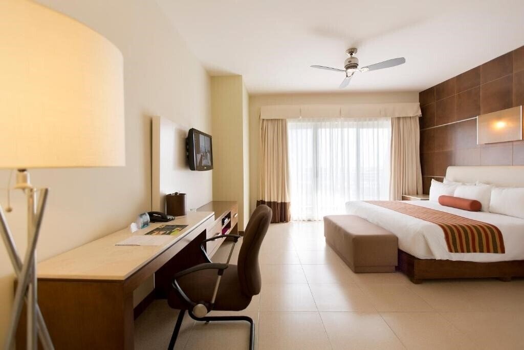 Территория Krystal Urban Cancun Centro 4*