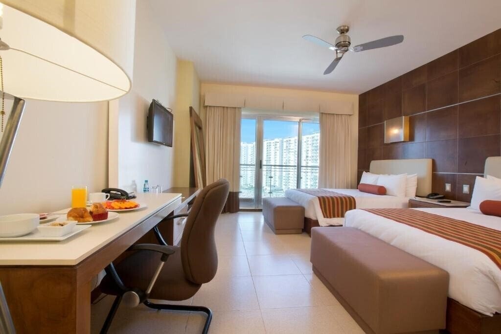 Апартаменты Krystal Urban Cancun Centro 4*