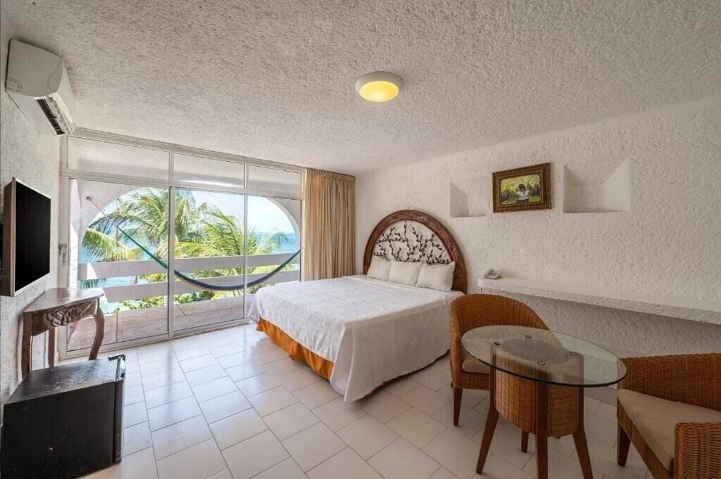 Вид Maya Caribe Beach House By Faranda Hotels 3*