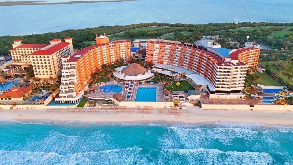 Апартаменти Crown Paradise Club Cancun 5*