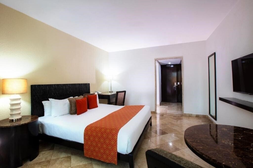 Апартаменты Altitude By Krystal Grand Punta Cancun (ex. Krystal Altitude Cancun ) 5*