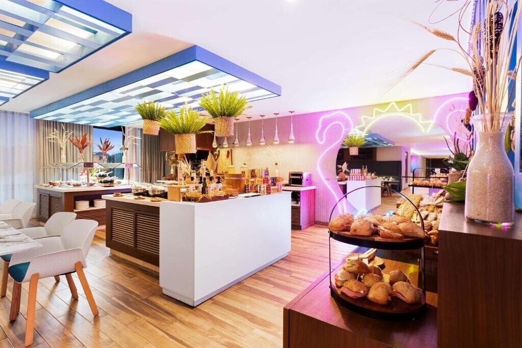 Территория Nh Cancun Airport 4*
