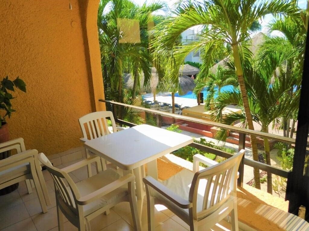 Панорама Nautibeach Condos 3*