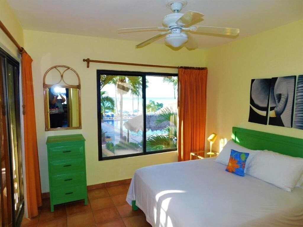 Фото Nautibeach Condos 3*