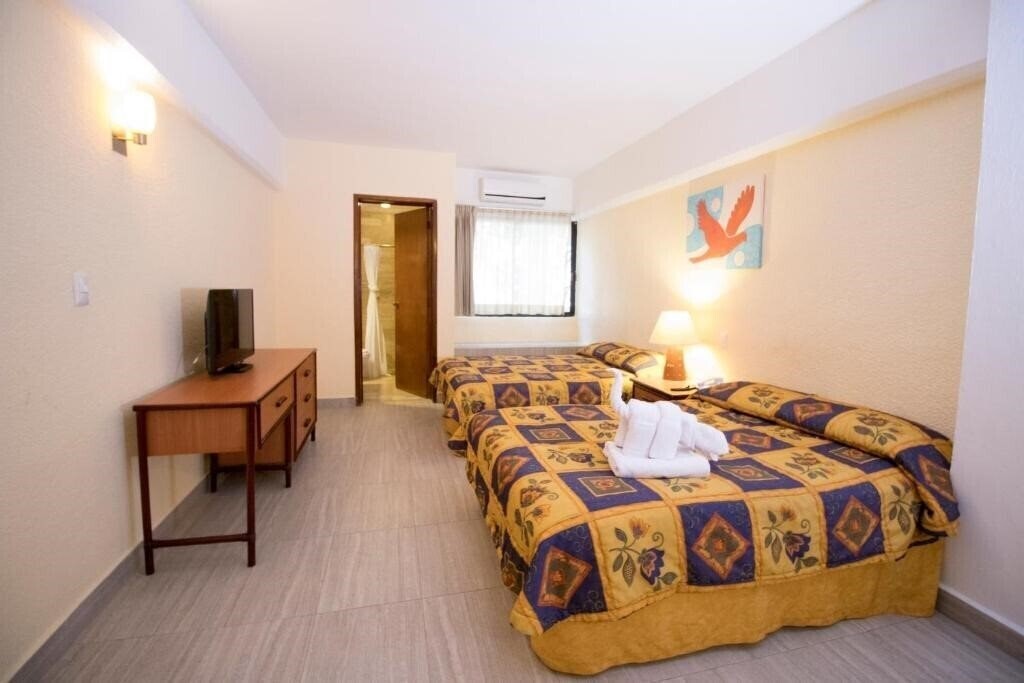 Территория Hotel Plaza Cozumel 3*