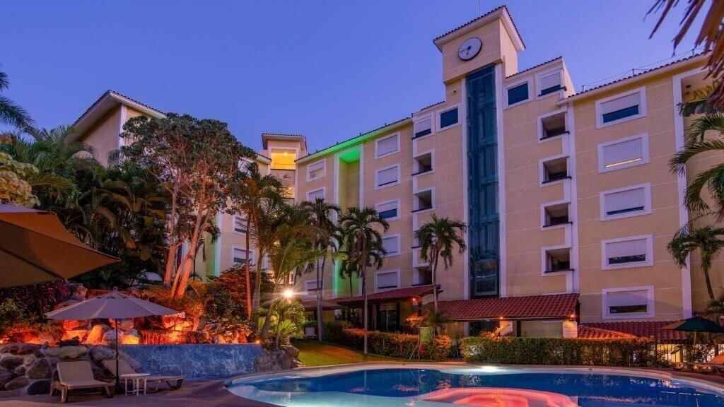 Отель Holiday Inn Cuernavaca 3*