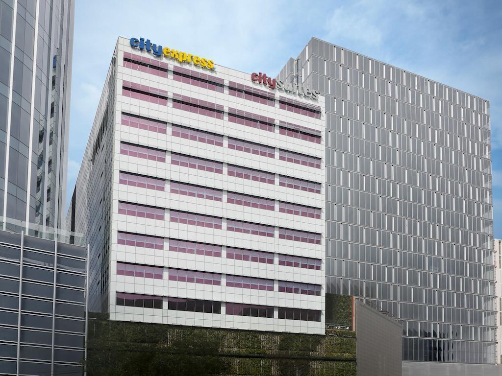 Отель City Express Plus Santa Fe 4*