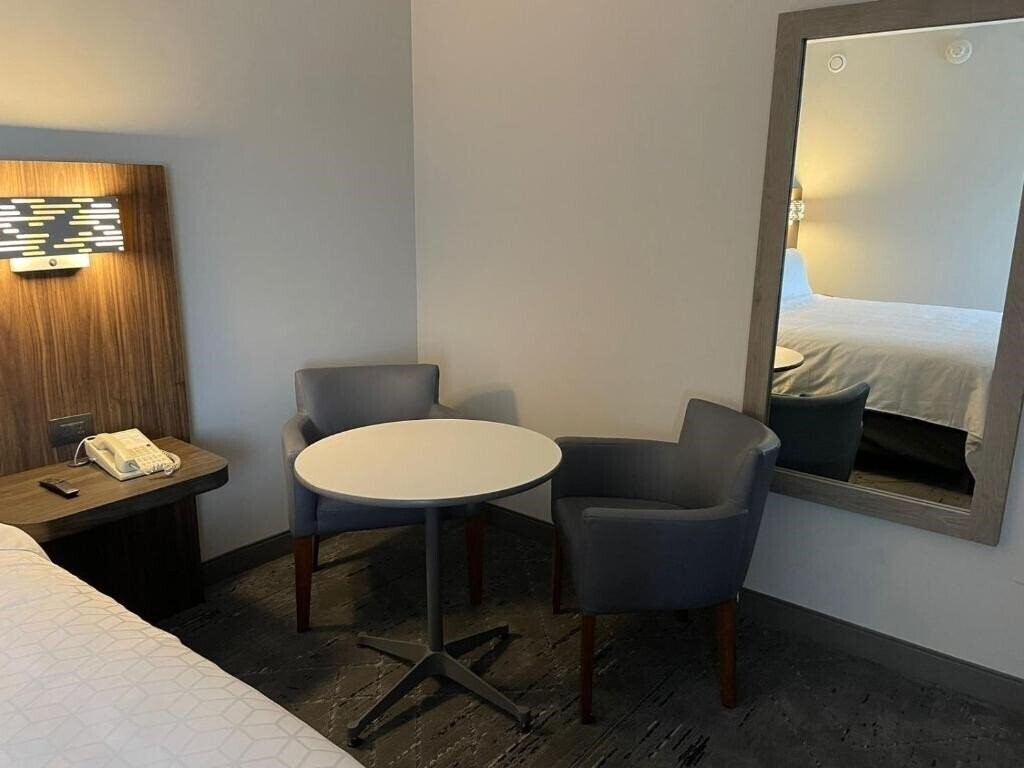 Апартаменты City Express Plus Satelite 4*