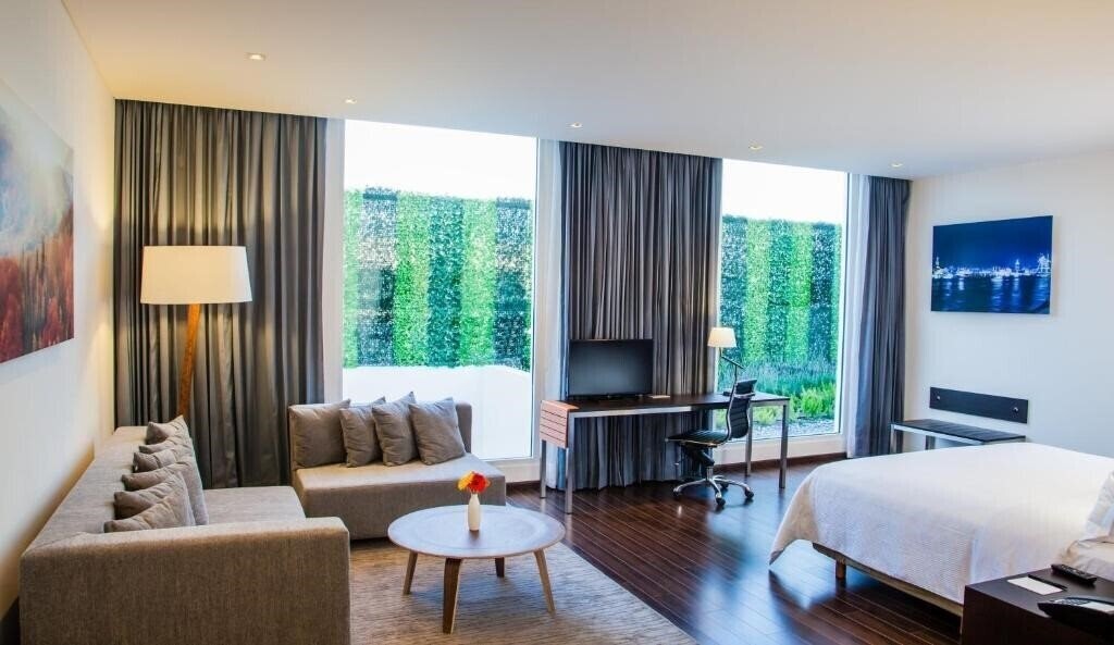 Изображение Fiesta Inn Plaza Central 4*