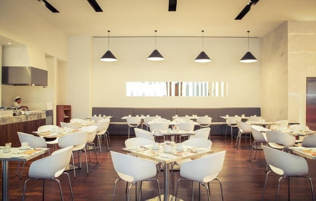 Апартаменты Fiesta Inn Plaza Central 4*