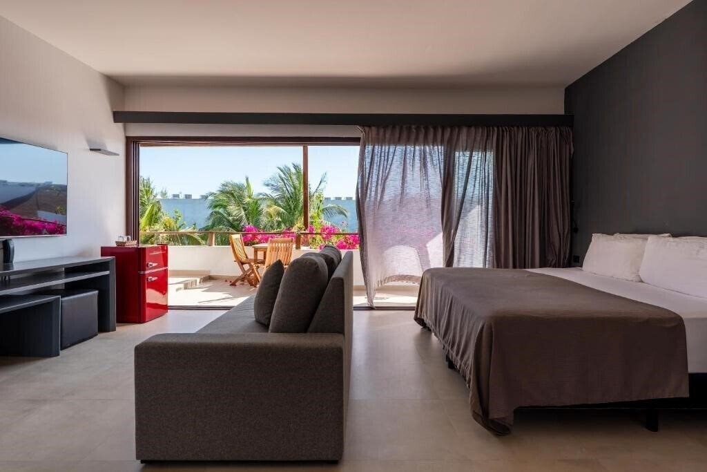 Фотография My Blue Hotel 4*