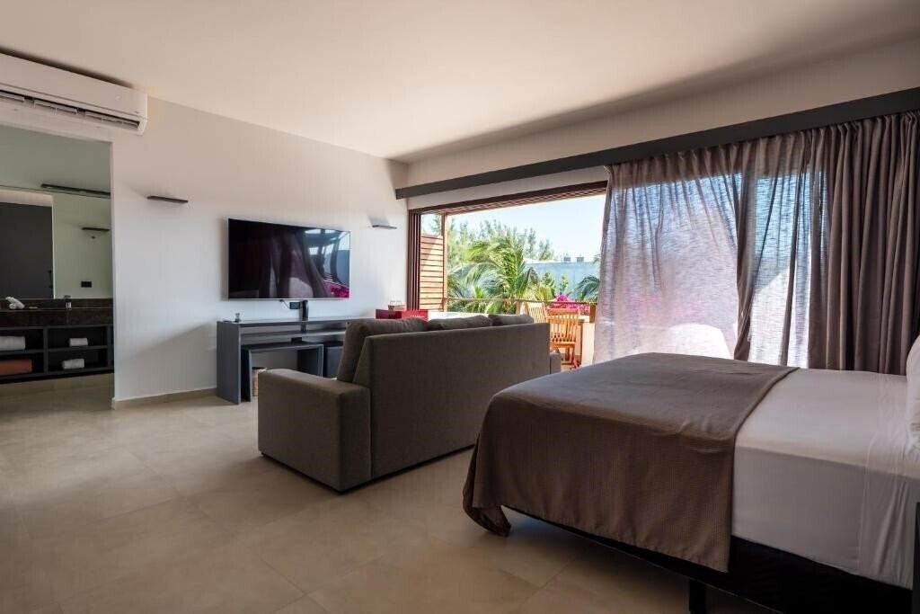 Территория My Blue Hotel 4*