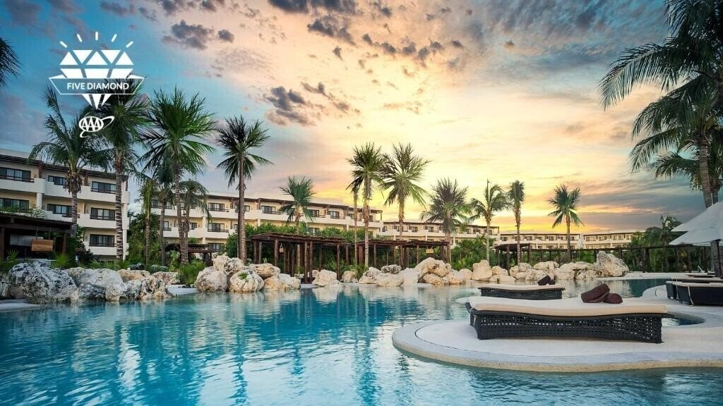 Отель Secrets Maroma Beach Riviera Cancun 5*