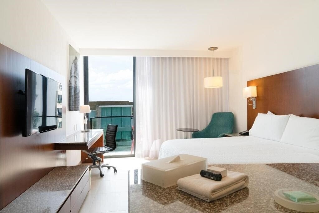 Зображення Fiesta Inn Playa Del Carmen 4*