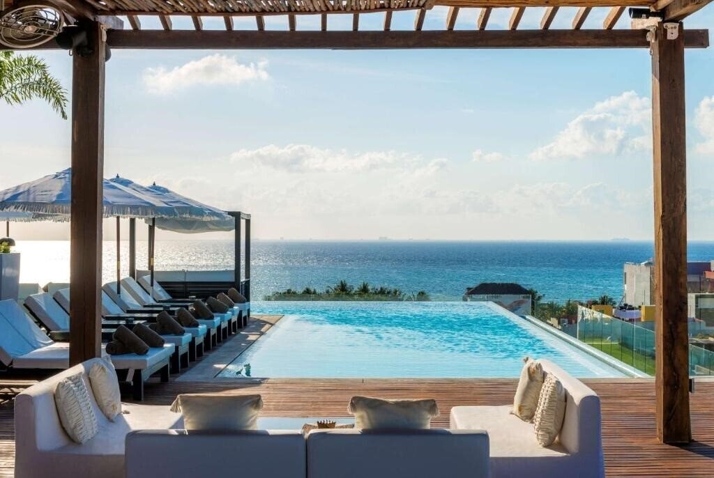 Панорама The Fives Downtown Hotel & Residences 5*