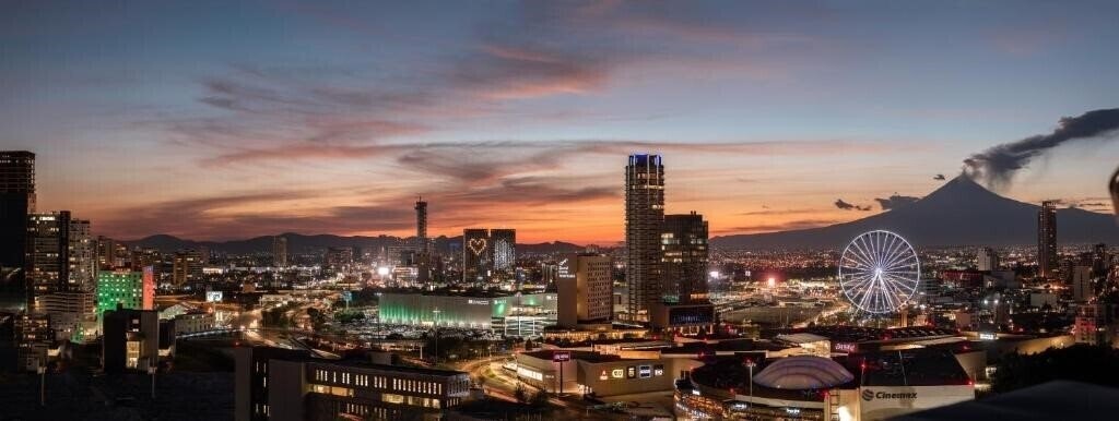 Территория Holiday Inn Puebla La Noria 3*