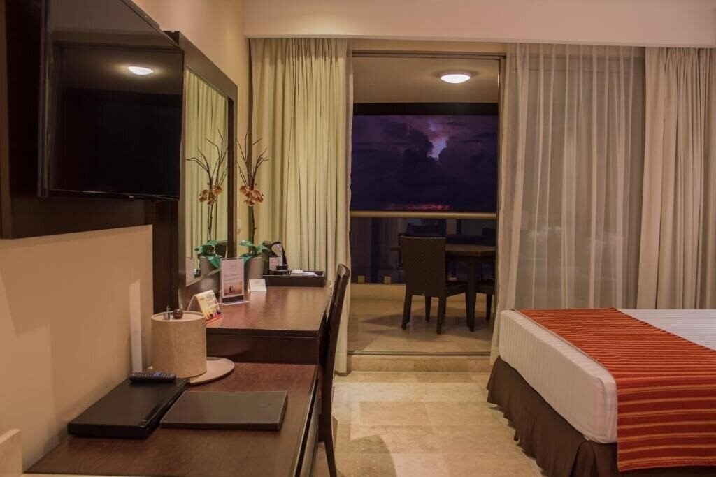 Апартаменты Sunset Plaza Beach Resort SPA 4*