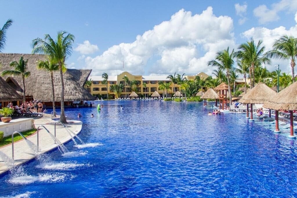 Территория Barcelo Maya Palace 5*