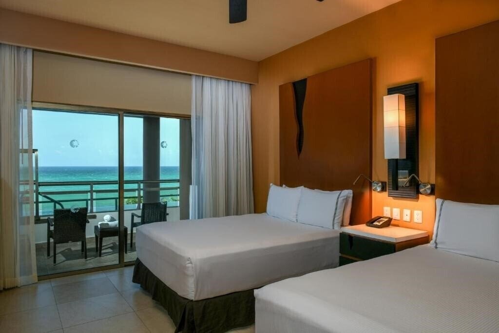 Территория Generations Riviera Maya 5*