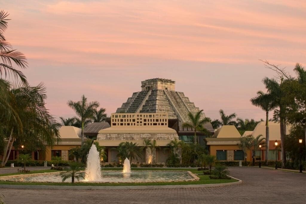 Територія Iberostar Paraiso Maya 5*
