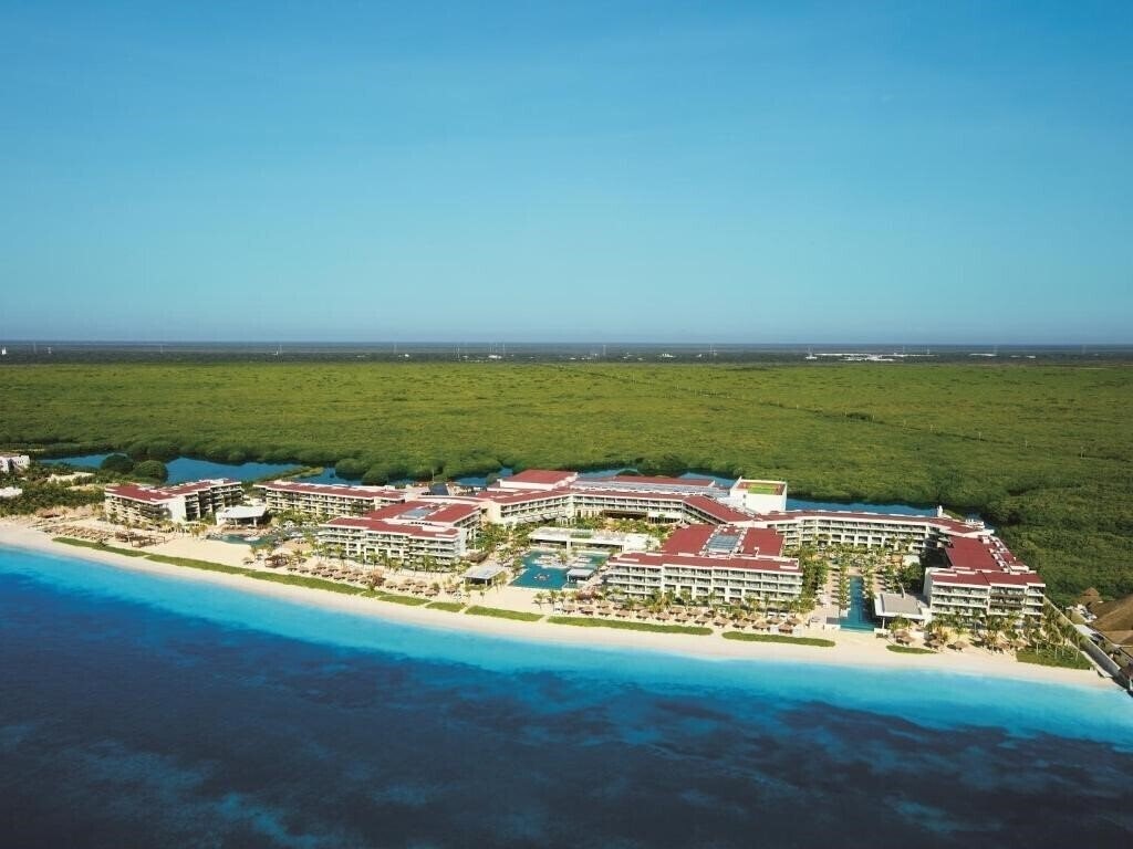 Панорама Breathless Riviera Cancun Resort & Spa 5*