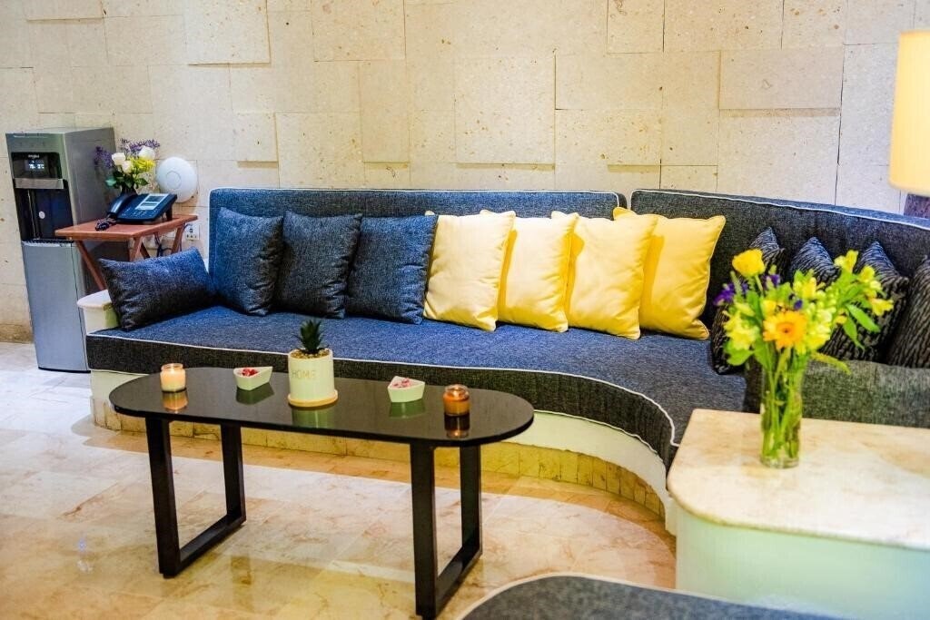 Апартаменты Maya Villa Condo Hotel & Beach Club 4*