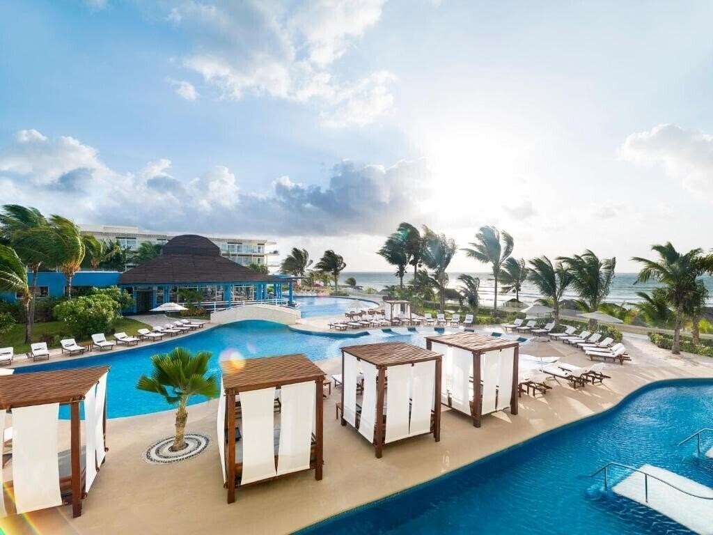 Територія Iberostar Selection Riviera Cancun (ex. Azul Beach a Gourmet Inclusive Resort by Karisma, Azul Beach Resort Riviera Cancun) 5*