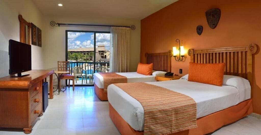 Апартаменты Catalonia Yucatan Beach 4*