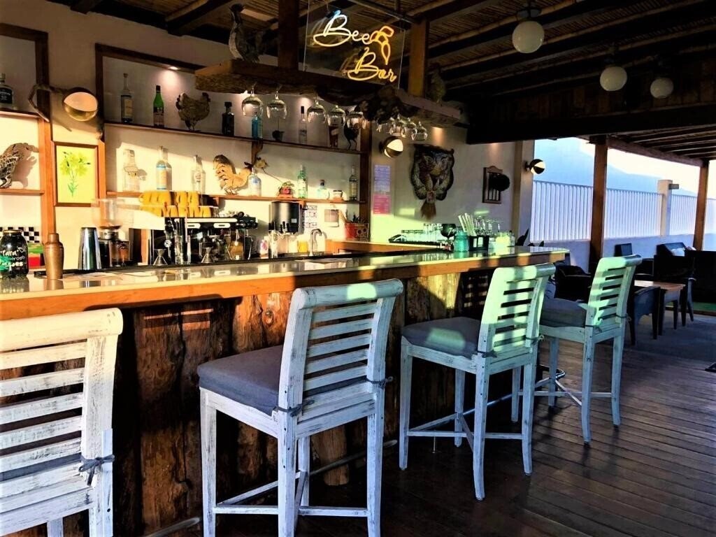 Панорама 12 Bees Hotel 3*