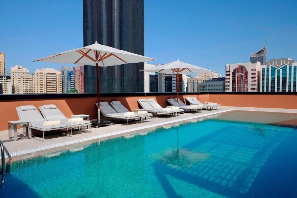 Территория Courtyard by Marriott World Trade Center Abu Dhabi 4*