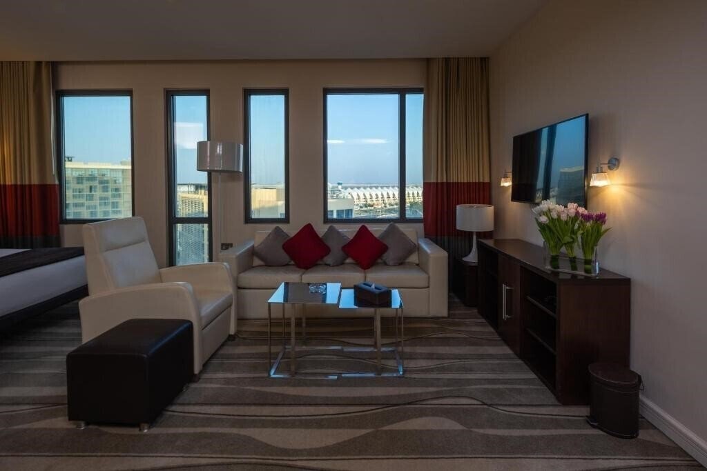 Территория Staybridge Suites Abu Dhabi Yas Island 4*
