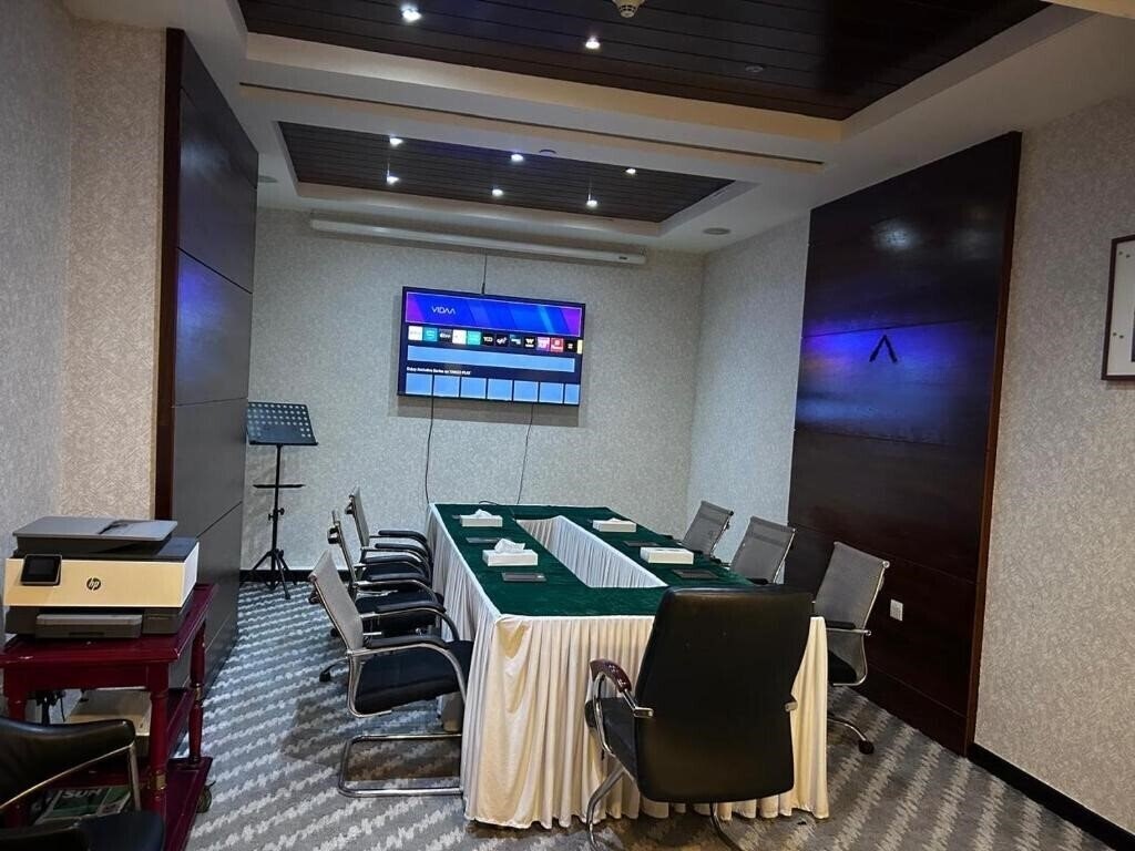 Апартаменти Queen Palace Hotel 4*