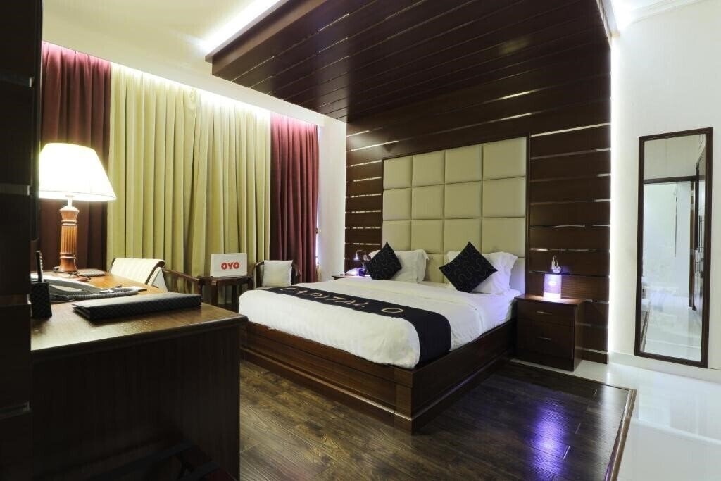 Панорама Queen Palace Hotel 4*