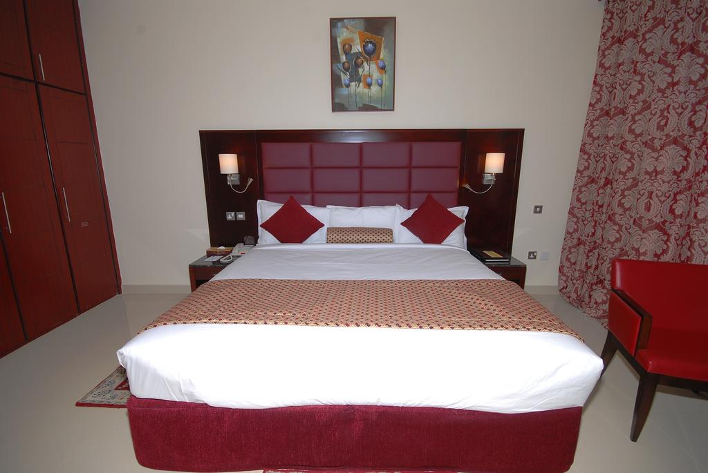 Вид Ramee Rose Hotel Apartments Abu Dhabi 1*