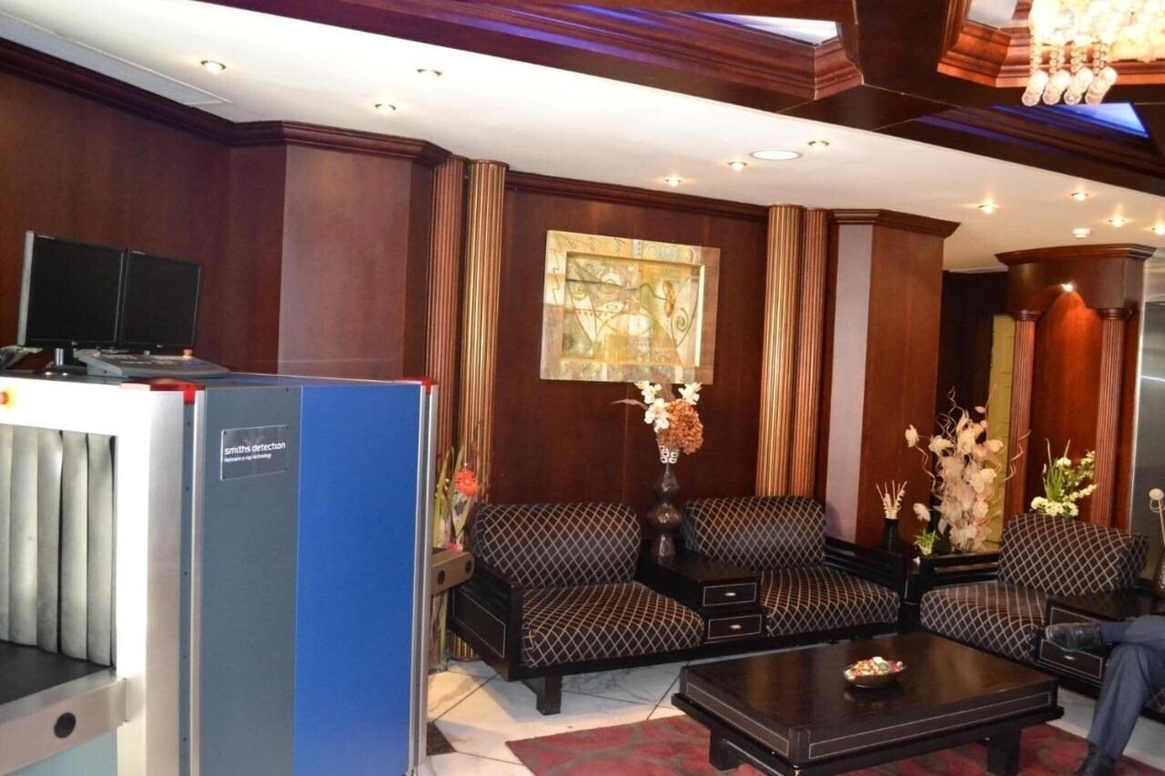 Вид Abu Dhabi Plaza Hotel Apartments апартаменты